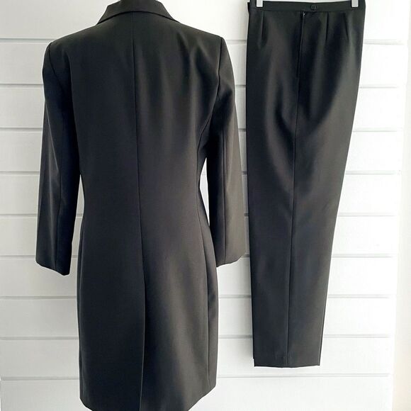 Larry Levine Classics Pant Suit Set With Long Blazer and Pleat Pants Size 10 - Picture 5 of 12